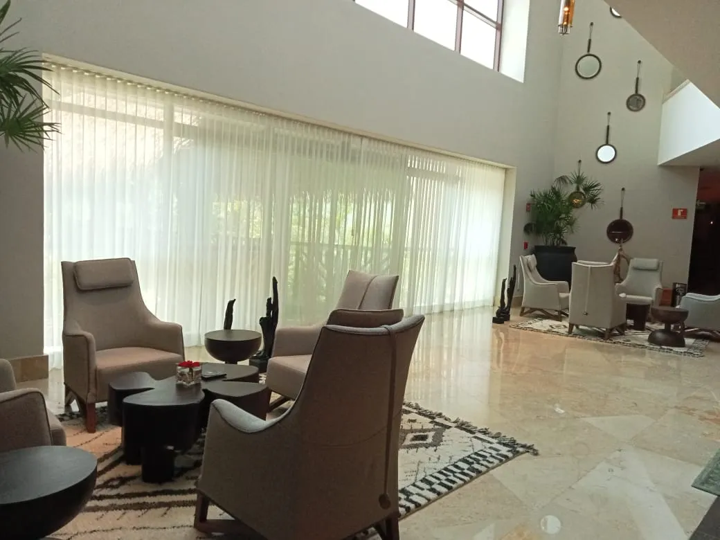 cortinas y persianas para lobby